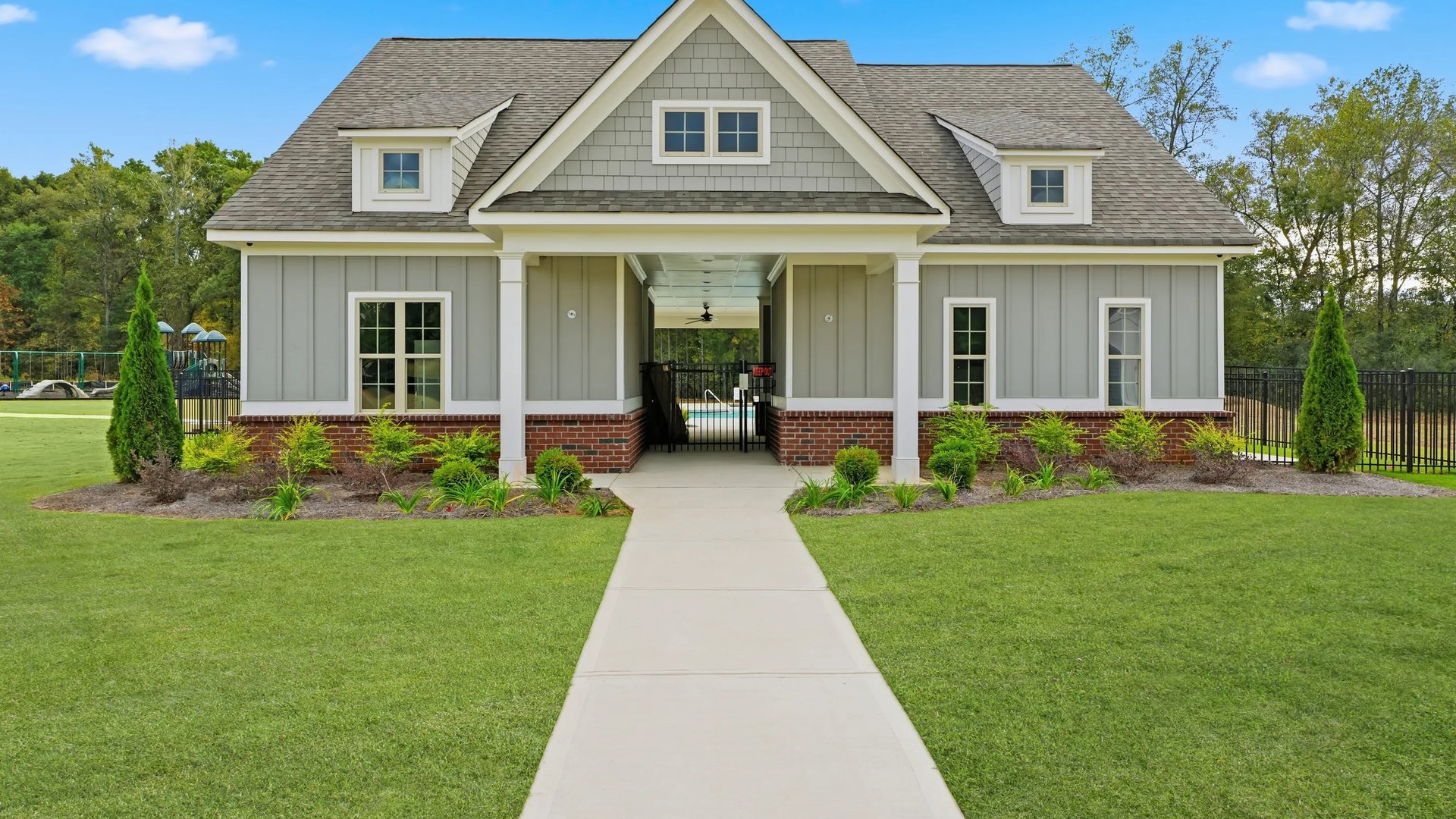 Pool House in Magnolia Terrace