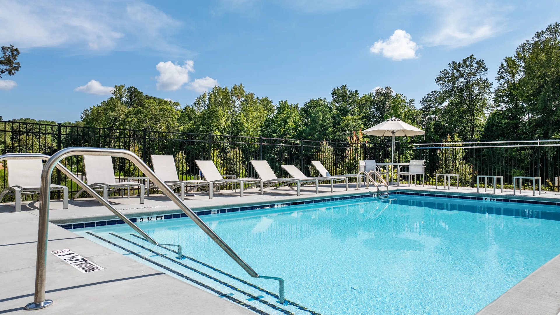 Swimming Pool in Magnolia Terrace